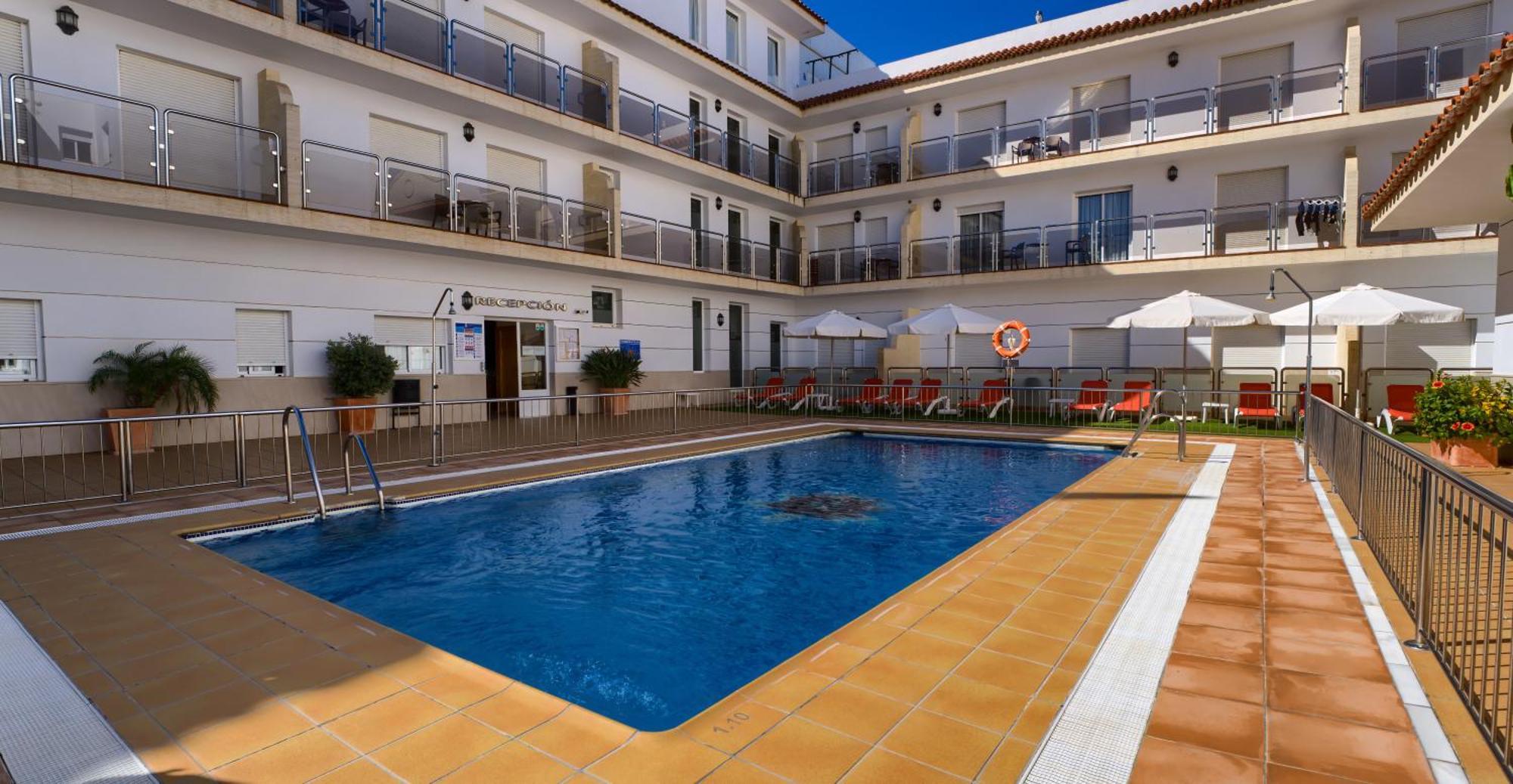 Hotel Apartamentos Loto Conil Conil De La Frontera Exterior photo