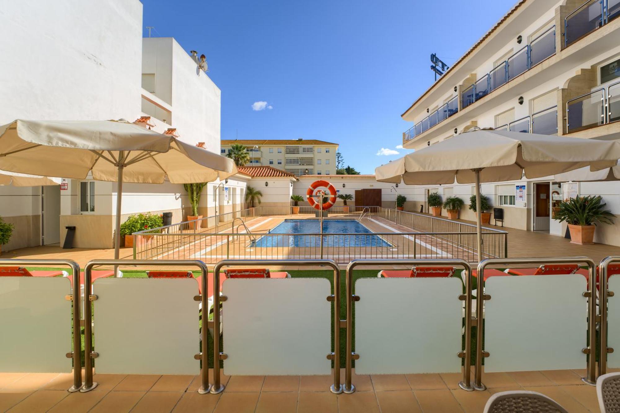 Hotel Apartamentos Loto Conil Conil De La Frontera Exterior photo